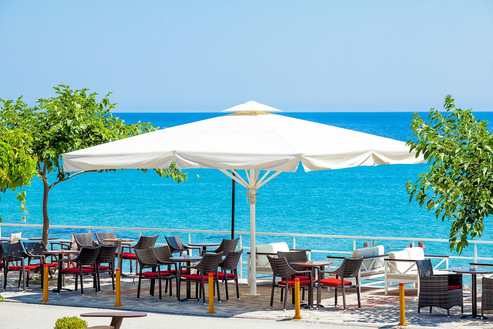 Xenios Dolphin Beach Hotel Possidi Exterior foto